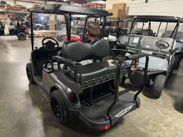 2022 E-Z-GO RXV Elite