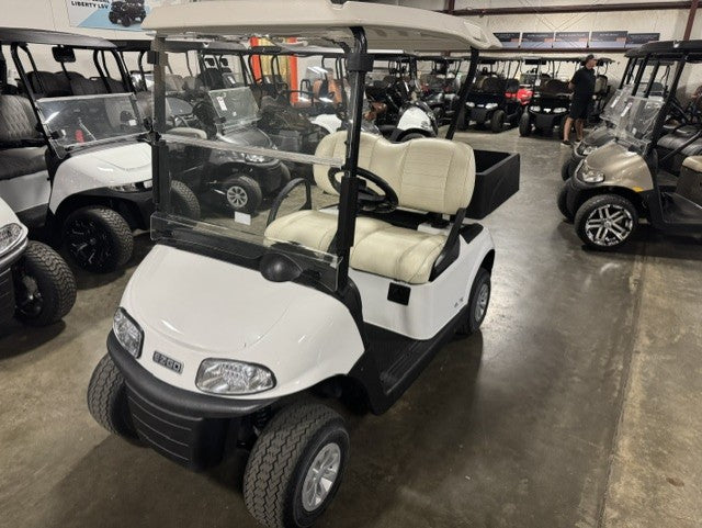 2022 E-Z-GO RXV Elite